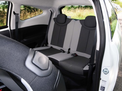 Характеристики автомобиля Toyota Aygo 1.0 AMT X-Play Club (05.2019 - 05.2020): фото, вместимость, скорость, двигатель, топливо, масса, отзывы