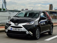 Toyota Aygo 1.0 AMT X-Play Touch (06.2014 - 12.2017)