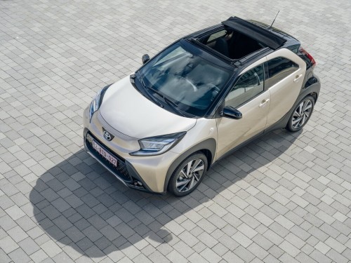 Характеристики автомобиля Toyota Aygo X 1.0 CVT Air Style (11.2022 - н.в.): фото, вместимость, скорость, двигатель, топливо, масса, отзывы