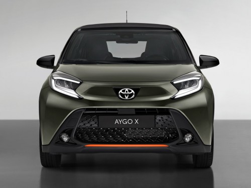 Характеристики автомобиля Toyota Aygo X 1.0 CVT Air Explore (11.2021 - н.в.): фото, вместимость, скорость, двигатель, топливо, масса, отзывы