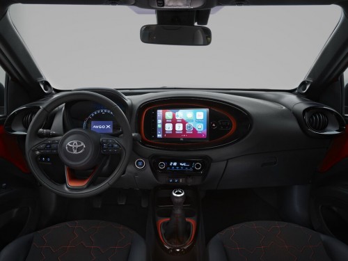 Характеристики автомобиля Toyota Aygo X 1.0 CVT Air Style (11.2022 - н.в.): фото, вместимость, скорость, двигатель, топливо, масса, отзывы