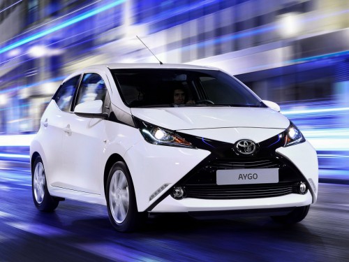 Характеристики автомобиля Toyota Aygo 1.0 MT X-Wave (06.2014 - 05.2018): фото, вместимость, скорость, двигатель, топливо, масса, отзывы