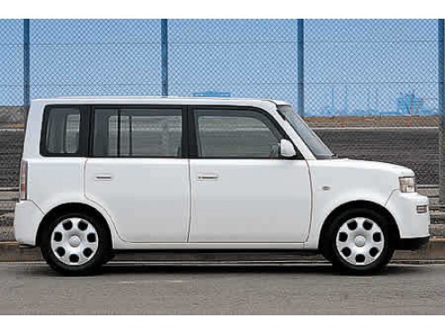 Характеристики автомобиля Toyota bB 1.3 S crystal white edition (08.2001 - 03.2003): фото, вместимость, скорость, двигатель, топливо, масса, отзывы