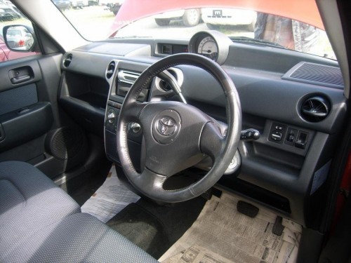 Характеристики автомобиля Toyota bB 1.5 Z HID selection (08.2003 - 11.2005): фото, вместимость, скорость, двигатель, топливо, масса, отзывы