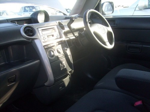 Характеристики автомобиля Toyota bB 1.5 Z HID selection (08.2003 - 11.2005): фото, вместимость, скорость, двигатель, топливо, масса, отзывы