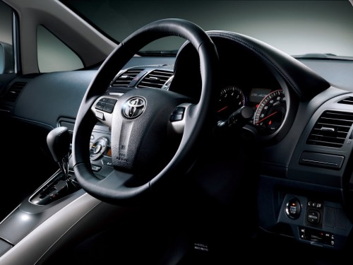 Характеристики автомобиля Toyota Blade 2.4 4WD (12.2009 - 04.2012): фото, вместимость, скорость, двигатель, топливо, масса, отзывы