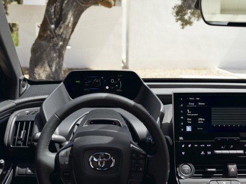 Характеристики автомобиля Toyota bZ4X 71.4 kWh Comfort-Paket (07.2022 - н.в.): фото, вместимость, скорость, двигатель, топливо, масса, отзывы