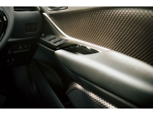Характеристики автомобиля Toyota C-HR 1.2 G-T Mode-Nero (12.2018 - 09.2019): фото, вместимость, скорость, двигатель, топливо, масса, отзывы