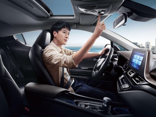 Характеристики автомобиля Toyota C-HR 2.0 CVT Advance (08.2020 - н.в.): фото, вместимость, скорость, двигатель, топливо, масса, отзывы