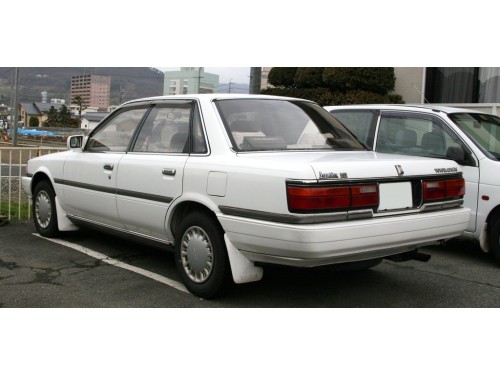 Характеристики автомобиля Toyota Camry 1.8 ZE (08.1988 - 06.1990): фото, вместимость, скорость, двигатель, топливо, масса, отзывы