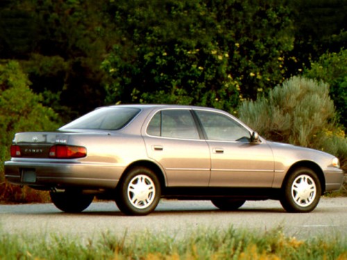 Характеристики автомобиля Toyota Camry 3.0 AT LE (01.1994 - 06.1996): фото, вместимость, скорость, двигатель, топливо, масса, отзывы