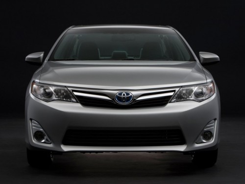 Характеристики автомобиля Toyota Camry 2.5 CVT HYBRID LE (09.2011 - 04.2014): фото, вместимость, скорость, двигатель, топливо, масса, отзывы