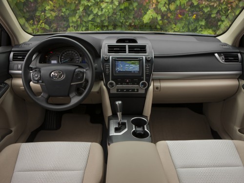 Характеристики автомобиля Toyota Camry 3.5 AT XLE (09.2011 - 04.2014): фото, вместимость, скорость, двигатель, топливо, масса, отзывы