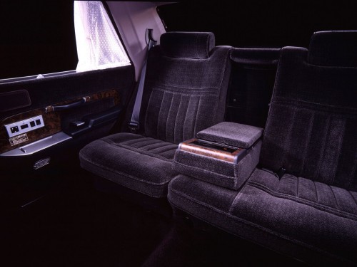 Характеристики автомобиля Toyota Century 4.0 L type Limousine H type (column) (12.1992 - 11.1994): фото, вместимость, скорость, двигатель, топливо, масса, отзывы