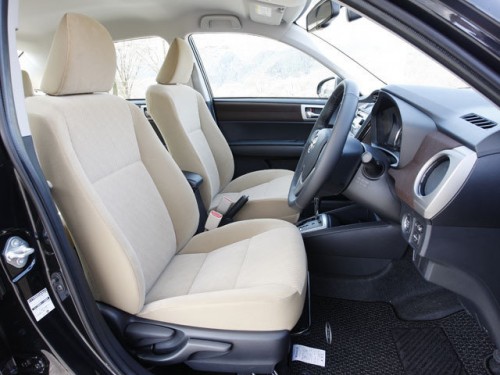 Характеристики автомобиля Toyota Corolla Axio 1.5 G Welcab Rotating and Sliding Passenger Seat A Type 4WD (05.2012 - 03.2015): фото, вместимость, скорость, двигатель, топливо, масса, отзывы