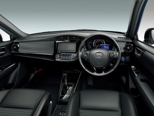 Характеристики автомобиля Toyota Corolla Axio 1.3 X (10.2017 - 08.2019): фото, вместимость, скорость, двигатель, топливо, масса, отзывы