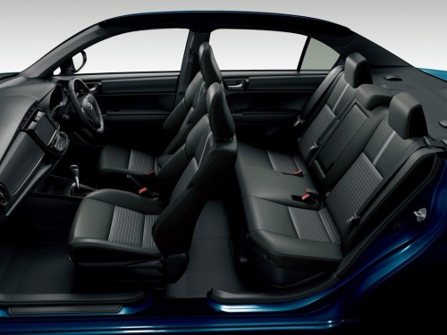 Характеристики автомобиля Toyota Corolla Axio 1.5 EX (08.2019 - 08.2020): фото, вместимость, скорость, двигатель, топливо, масса, отзывы