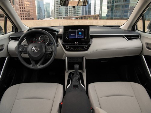 Характеристики автомобиля Toyota Corolla Cross 2.0 CVT L (09.2021 - н.в.): фото, вместимость, скорость, двигатель, топливо, масса, отзывы