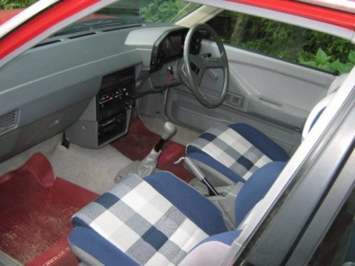 Характеристики автомобиля Toyota Corolla II 1.3 DX (05.1982 - 04.1986): фото, вместимость, скорость, двигатель, топливо, масса, отзывы
