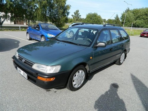 Характеристики автомобиля Toyota Corolla 1.6 MT (05.1992 - 04.1995): фото, вместимость, скорость, двигатель, топливо, масса, отзывы