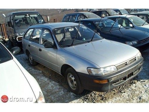 Характеристики автомобиля Toyota Corolla 1.3 DX-J (08.2000 - 06.2002): фото, вместимость, скорость, двигатель, топливо, масса, отзывы