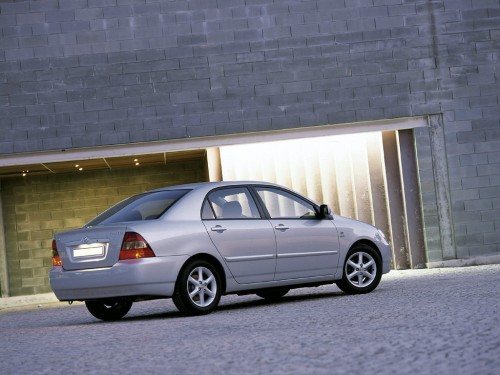 Характеристики автомобиля Toyota Corolla 1.6 AT R2 Linea Sol (01.2002 - 07.2004): фото, вместимость, скорость, двигатель, топливо, масса, отзывы