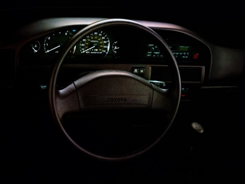Характеристики автомобиля Toyota Corolla 1.6 AT LE (08.1991 - 07.1992): фото, вместимость, скорость, двигатель, топливо, масса, отзывы