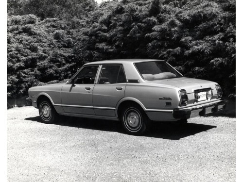 Характеристики автомобиля Toyota Cressida 2.6 MT (08.1979 - 07.1980): фото, вместимость, скорость, двигатель, топливо, масса, отзывы