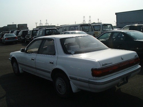 Характеристики автомобиля Toyota Cresta 2.0 Super Lucent (08.1990 - 09.1992): фото, вместимость, скорость, двигатель, топливо, масса, отзывы