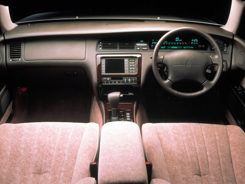 Характеристики автомобиля Toyota Crown Majesta 3.0 A type S (08.1993 - 07.1995): фото, вместимость, скорость, двигатель, топливо, масса, отзывы