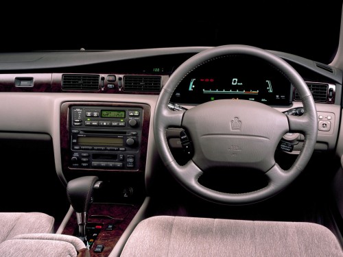 Характеристики автомобиля Toyota Crown Majesta 4.0 C type i-Four (07.1997 - 07.1998): фото, вместимость, скорость, двигатель, топливо, масса, отзывы