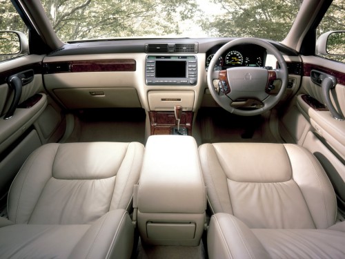 Характеристики автомобиля Toyota Crown Majesta 3.0 C type (08.2000 - 07.2001): фото, вместимость, скорость, двигатель, топливо, масса, отзывы