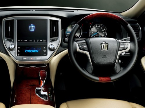 Характеристики автомобиля Toyota Crown Majesta 3.5 (07.2014 - 09.2015): фото, вместимость, скорость, двигатель, топливо, масса, отзывы