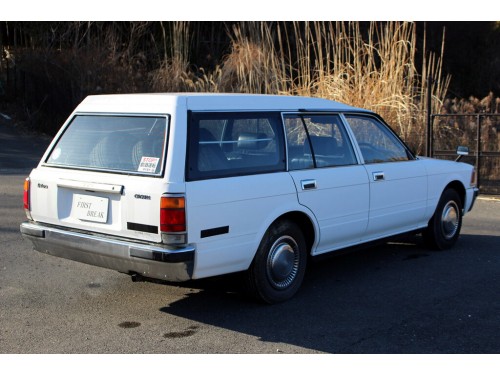 Характеристики автомобиля Toyota Crown Van 2.0 Deluxe (09.1987 - 07.1989): фото, вместимость, скорость, двигатель, топливо, масса, отзывы