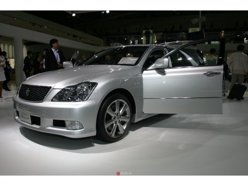 Характеристики автомобиля Toyota Crown 2.5 Athlete i-Four G package 4WD (10.2005 - 01.2008): фото, вместимость, скорость, двигатель, топливо, масса, отзывы