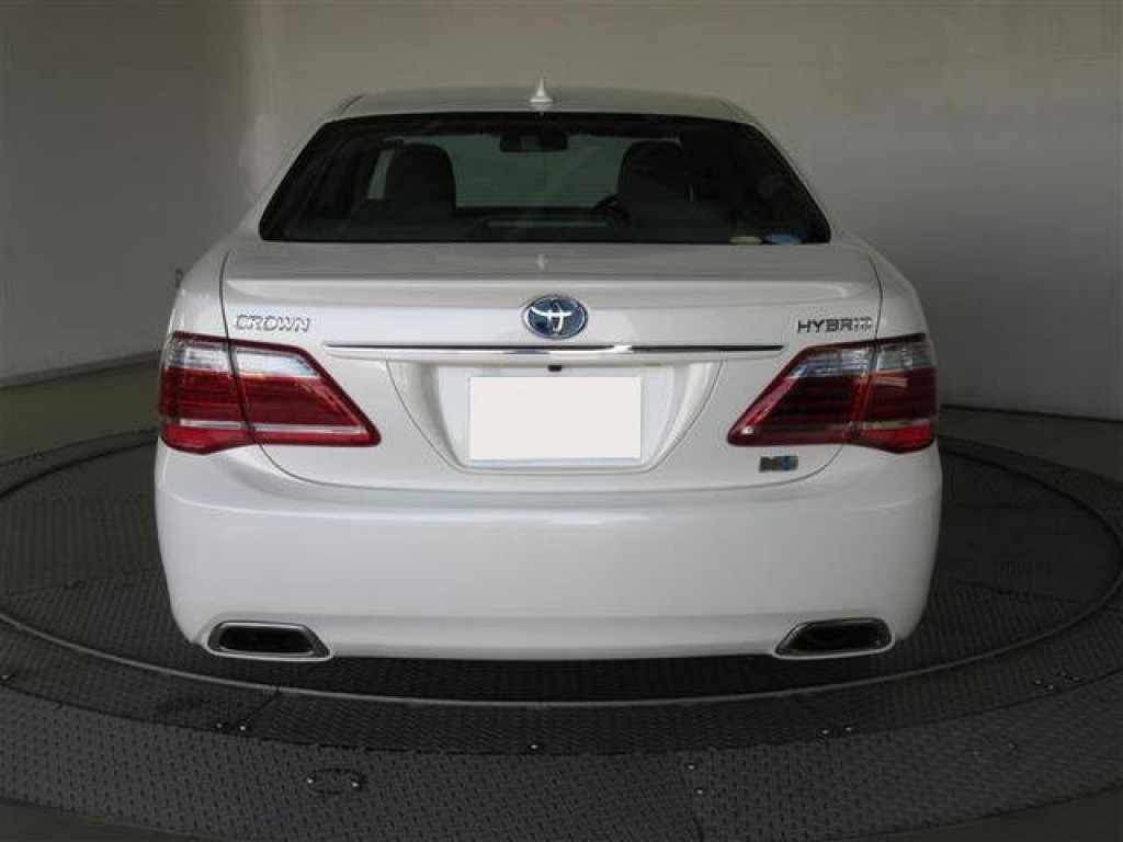 Toyota Crown Royal Saloon 2010