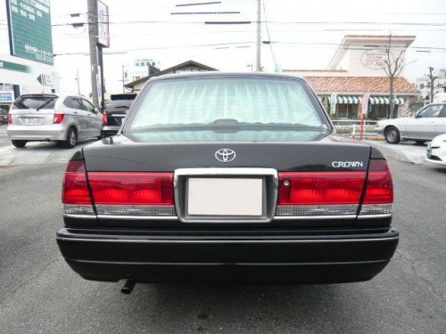 Характеристики автомобиля Toyota Crown Sedan 2.0 DOHC super Deluxe mild hybrid (10.2002 - 05.2004): фото, вместимость, скорость, двигатель, топливо, масса, отзывы