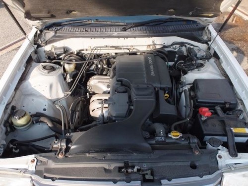 Характеристики автомобиля Toyota Crown Sedan 2.0 DOHC super Deluxe mild hybrid (10.2002 - 05.2004): фото, вместимость, скорость, двигатель, топливо, масса, отзывы