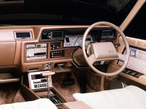Характеристики автомобиля Toyota Crown 2.0 Custom Edition (09.1979 - 07.1981): фото, вместимость, скорость, двигатель, топливо, масса, отзывы