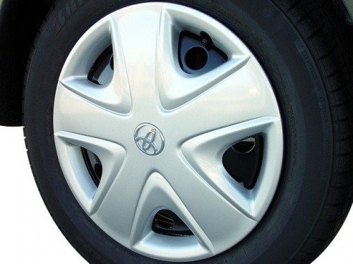 Характеристики автомобиля Toyota Echo 1.5 AT 2-Door (12.2002 - 02.2006): фото, вместимость, скорость, двигатель, топливо, масса, отзывы