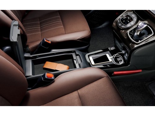 Характеристики автомобиля Toyota Esquire 1.8 Hybrid Xi (7 seater) (07.2017 - 12.2018): фото, вместимость, скорость, двигатель, топливо, масса, отзывы