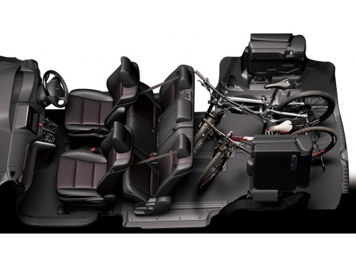 Характеристики автомобиля Toyota Esquire 1.8 Hybrid Gi Black-Tailored (7 seater) (01.2016 - 06.2017): фото, вместимость, скорость, двигатель, топливо, масса, отзывы