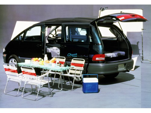 Характеристики автомобиля Toyota Estima Emina 2.2DT F middle roof (01.1992 - 07.1993): фото, вместимость, скорость, двигатель, топливо, масса, отзывы