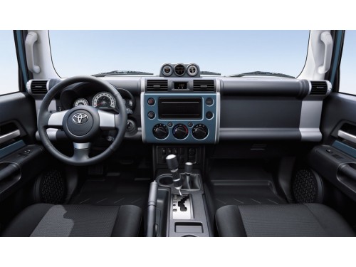 Характеристики автомобиля Toyota FJ Cruiser 4.0 AT Xtreme (11.2010 - 12.2017): фото, вместимость, скорость, двигатель, топливо, масса, отзывы