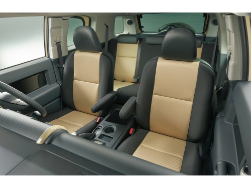 Характеристики автомобиля Toyota FJ Cruiser 4.0 4WD (07.2013 - 06.2014): фото, вместимость, скорость, двигатель, топливо, масса, отзывы