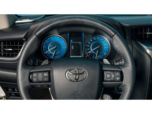 Характеристики автомобиля Toyota Fortuner 2.8 AT Престиж (10.2020 - 12.2022): фото, вместимость, скорость, двигатель, топливо, масса, отзывы