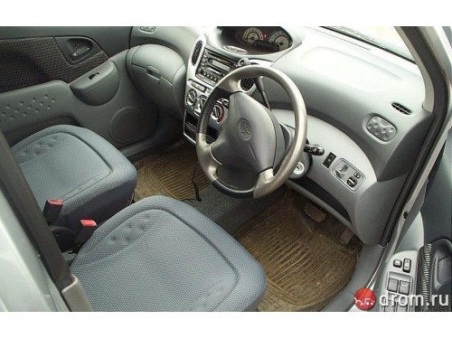 Характеристики автомобиля Toyota Funcargo 1.5 G (08.2000 - 07.2002): фото, вместимость, скорость, двигатель, топливо, масса, отзывы