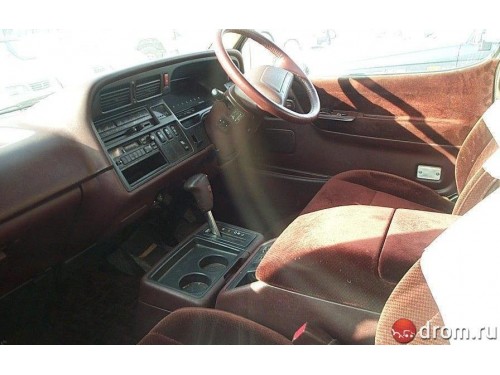 Характеристики автомобиля Toyota Hiace 2.4 Living Saloon EX Diesel Turbo (05.1992 - 07.1993): фото, вместимость, скорость, двигатель, топливо, масса, отзывы