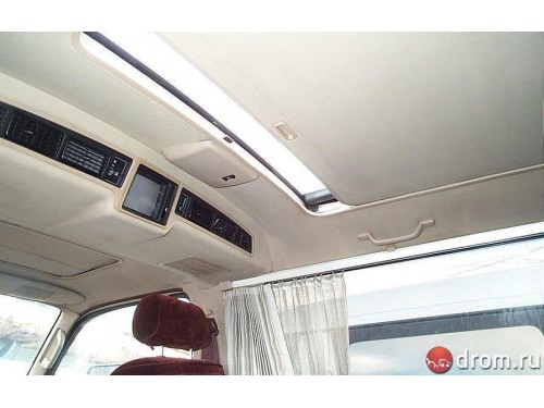 Характеристики автомобиля Toyota Hiace 2.0 Custom Semi Middle Roof (05.1992 - 07.1993): фото, вместимость, скорость, двигатель, топливо, масса, отзывы