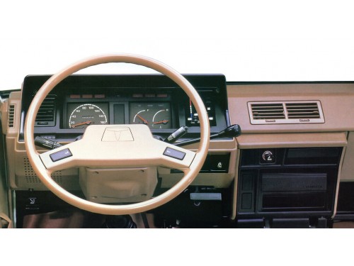 Характеристики автомобиля Toyota Hiace 2.2 AT Short Base 6 Seats (12.1982 - 01.1984): фото, вместимость, скорость, двигатель, топливо, масса, отзывы